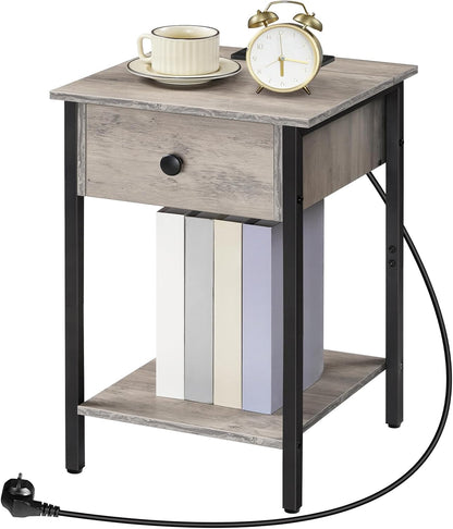 Signature Home Nachtkastje met Oplaadstation – Bijzettafel met Lade en Opbergplank – USB-Poorten en Stopcontact – Smal Bedside Kastje voor Slaapkamer en Kleine Ruimtes – Greige/Zwart