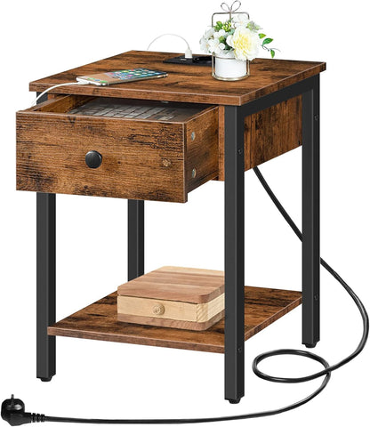 Signature Home Nachtkastje met Oplaadstation en USB-Poorten – Bijzettafel met Lade en Opbergplank – Smal Nachtkastje voor Kleine Ruimtes, Slaapkamer en Woonkamer – Vintage Bruin/Zwart