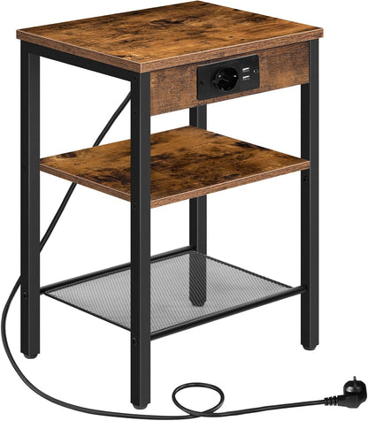 Signature Home Bijzettafel met Stopcontact en 2 USB-poorten – Smalle Bijzettafel met 3 Opbergplanken – Nachtkastje met Oplaadstation – Kleine Salontafel en Banktafel voor Woonkamer en Slaapkamer – 38 x 28 x 55 cm – Vintage Bruin