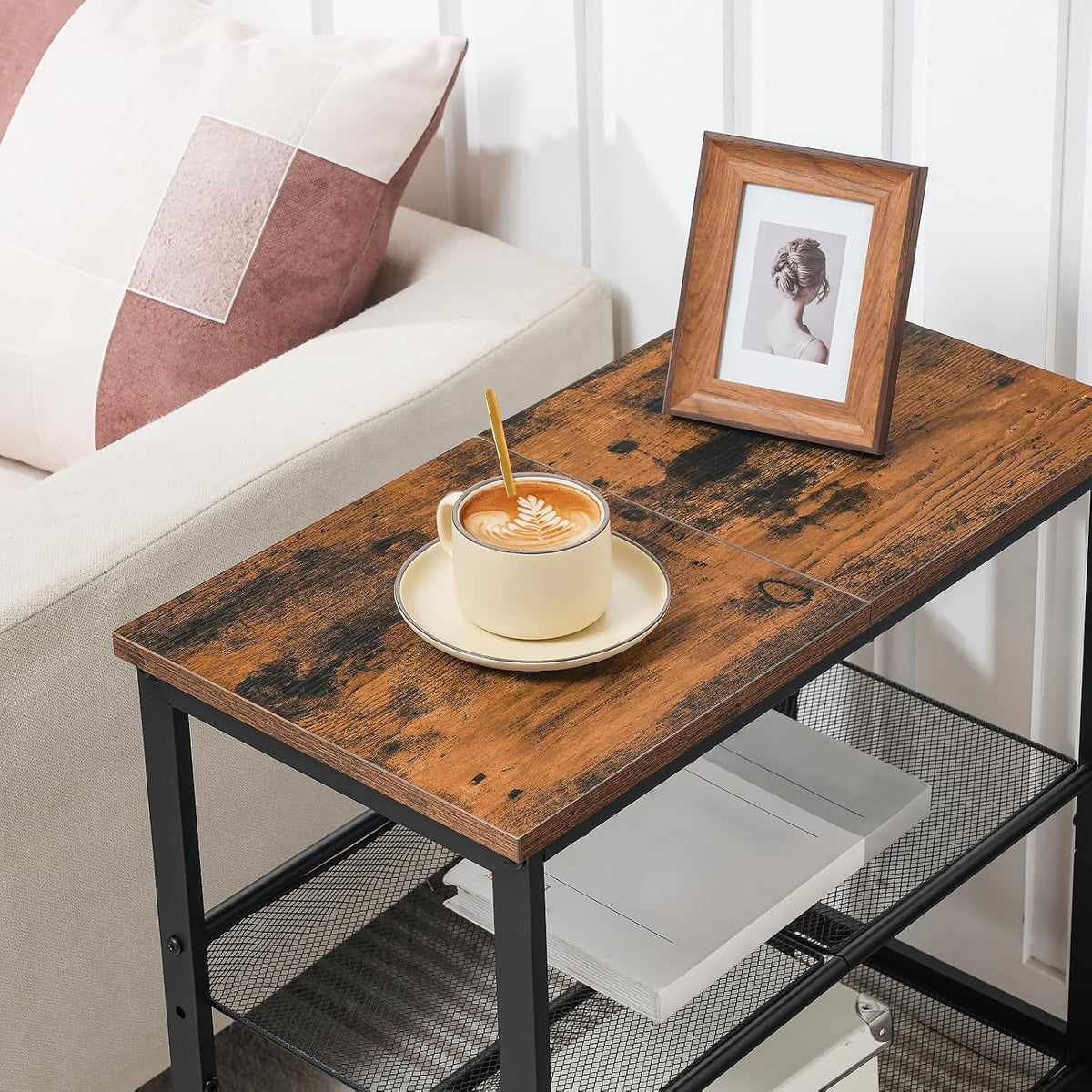 Signature Home 3-Laags Bijzettafel / Nachtkastje met 2 Verstelbare Schuine Planken – Smalle Salontafel met Opbergruimte voor Kleine Ruimtes, Hal, Woonkamer en Slaapkamer – Vintage Bruin/Zwart