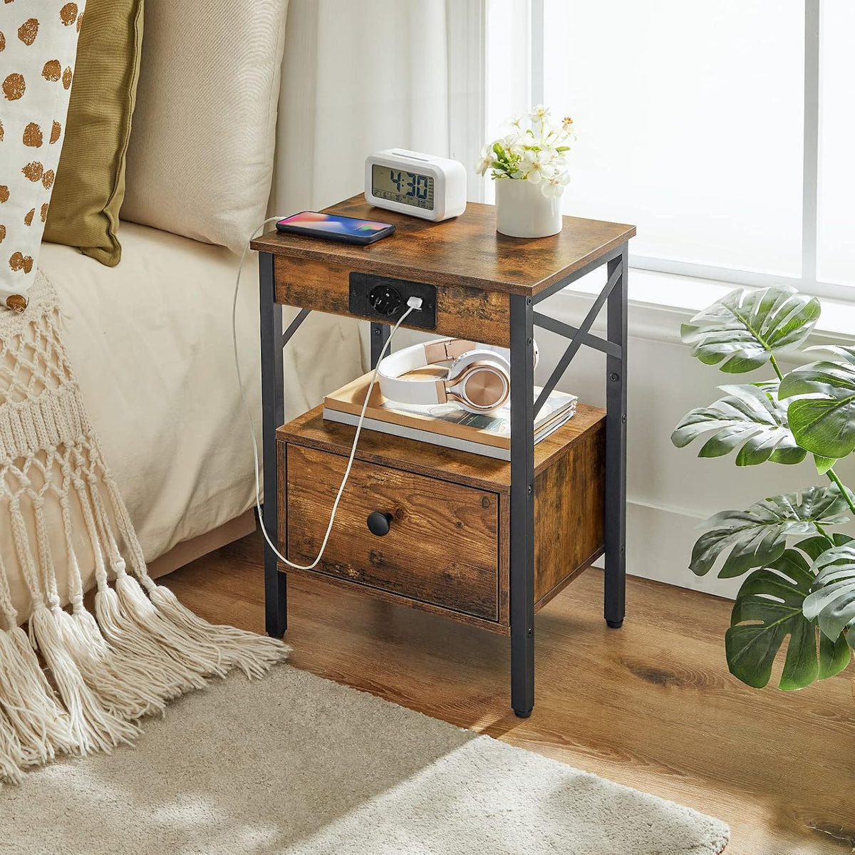 Signature Home Nachtkastje met Oplaadstation – Bijzettafel met Opklapbare Lade – USB-Poorten & Stopcontact – Bedkastje voor Slaapkamer – Industrieel Design – Vintage Bruin/Zwart