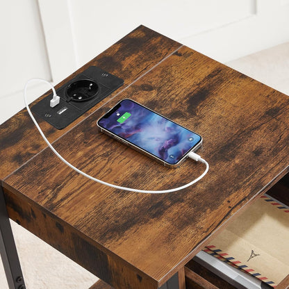 Signature Home Nachtkastje met Oplaadstation en USB-Poorten – Bijzettafel met Lade en Opbergplank – Smal Nachtkastje voor Kleine Ruimtes, Slaapkamer en Woonkamer – Vintage Bruin/Zwart