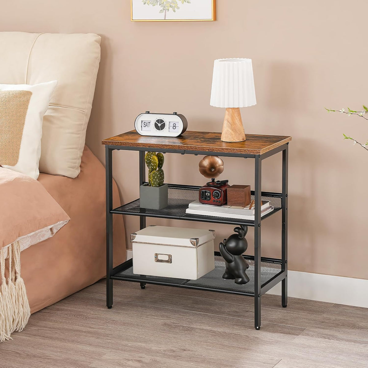 Signature Home 3-Laags Bijzettafel / Nachtkastje met 2 Verstelbare Schuine Planken – Smalle Salontafel met Opbergruimte voor Kleine Ruimtes, Hal, Woonkamer en Slaapkamer – Vintage Bruin/Zwart