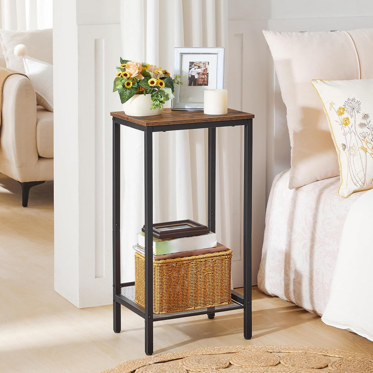 Signature Home Hoge Bijzettafel met Verstelbaar Metalen Roosterplank – Smalle Telefoontafel, Nachtkastje en Banktafel – Industriële Sidetable met Opbergruimte voor Woonkamer, Hal, Slaapkamer en Kantoor – 38 x 28 x 73,5 cm – Donkerbruin