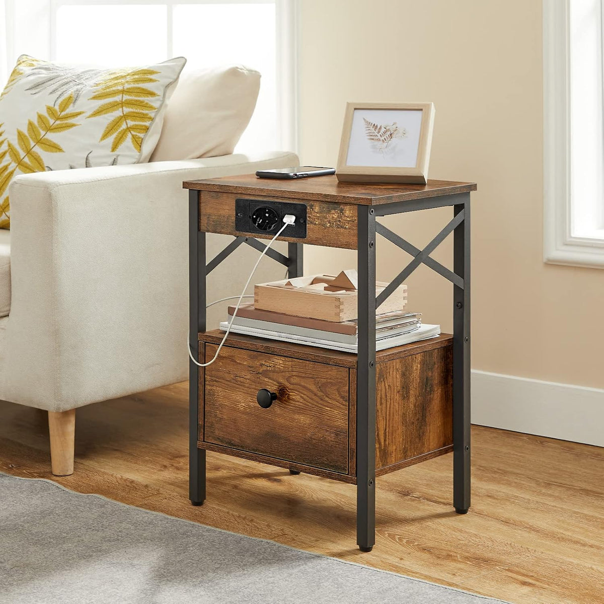 Signature Home Nachtkastje met Oplaadstation – Bijzettafel met Opklapbare Lade – USB-Poorten & Stopcontact – Bedkastje voor Slaapkamer – Industrieel Design – Vintage Bruin/Zwart