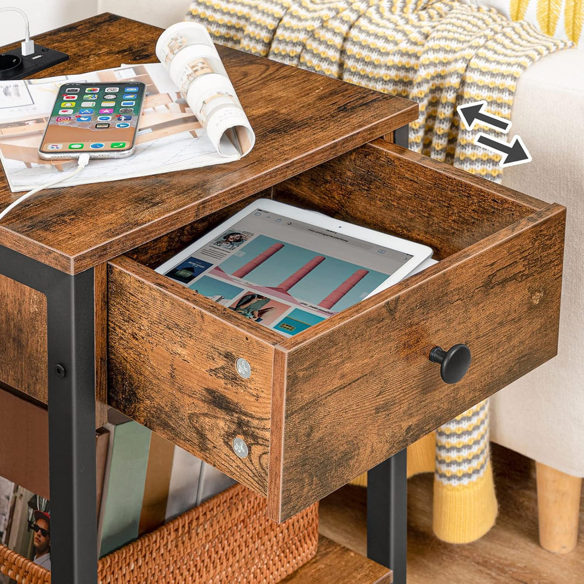 Signature Home Nachtkastje met Oplaadstation en USB-Poorten – Bijzettafel met Lade en Opbergplank – Smal Nachtkastje voor Kleine Ruimtes, Slaapkamer en Woonkamer – Vintage Bruin/Zwart
