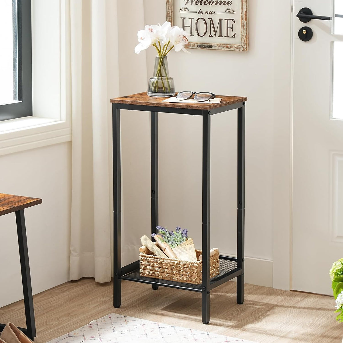 Signature Home Hoge Bijzettafel met Verstelbaar Metalen Roosterplank – Smalle Telefoontafel, Nachtkastje en Banktafel – Industriële Sidetable met Opbergruimte voor Woonkamer, Hal, Slaapkamer en Kantoor – 38 x 28 x 73,5 cm – Donkerbruin