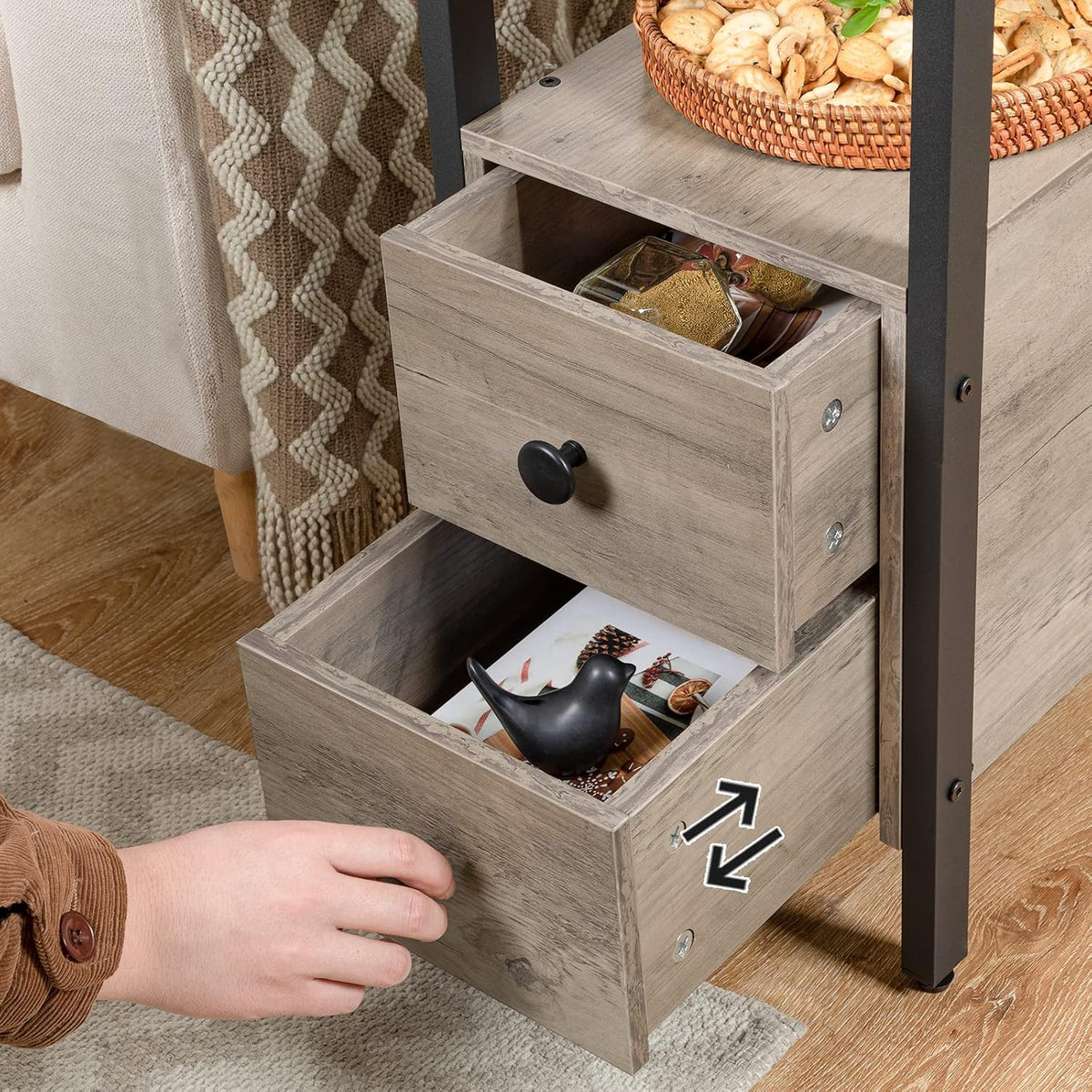 Signature Home Bijzettafel met Oplaadstation – Smalle Banktafel met 2 Laden, USB-Poort & Stopcontact – Nachtkastje met Opbergruimte voor Kleine Ruimtes – Woonkamer & Slaapkamer – Greige