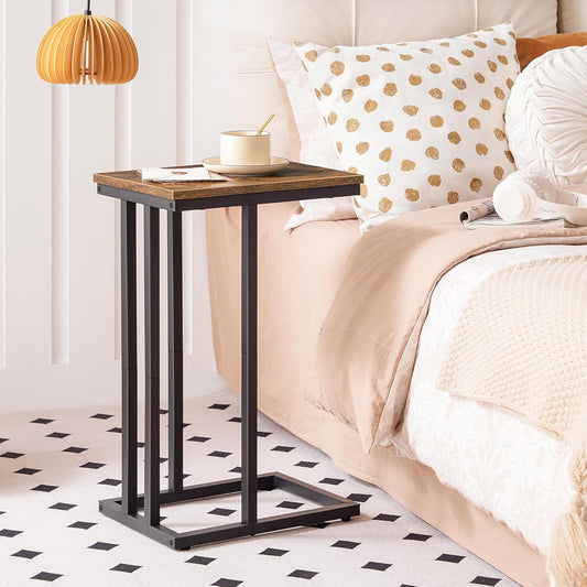 Signature Home C-Vormige Bijzettafel – Smalle Hoge Sofa Tafel – Laptoptafel voor Bank – Compacte Salontafel voor Kleine Ruimtes, Woonkamer & Slaapkamer – Rustiek Bruin