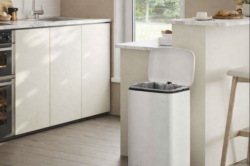 Signature Home Witte Prullenbak 30 Liter – Keuken Afvalemmer met Pedaal en Deksel|Moderne Prullenbak voor Keuken, Badkamer of Kantoor